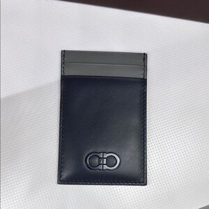Salvatore Ferragamo leather card holder with double Gancini logo Unisex
